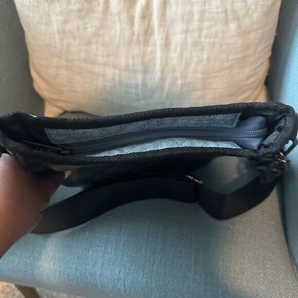 Haute Shore - Jeri York Crossbody, Blue Denim - Picture 5 of 9